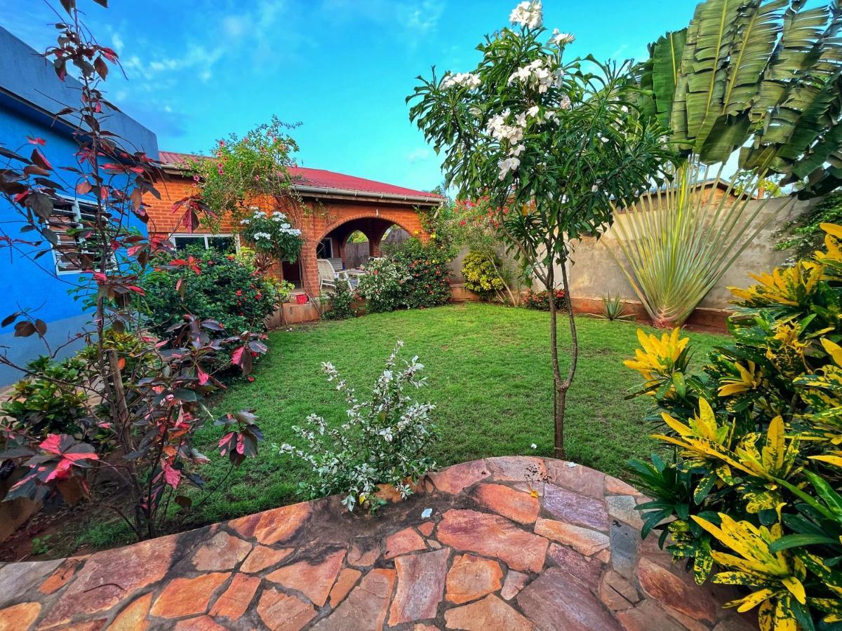Maison Charlotte Forever Chambre D'Hotes Chez Un Couple Belgo Togolais Lome Bagian luar foto